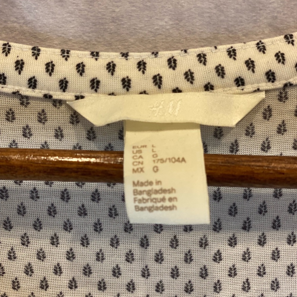 H&M flowey blouse - Picture 3 of 3